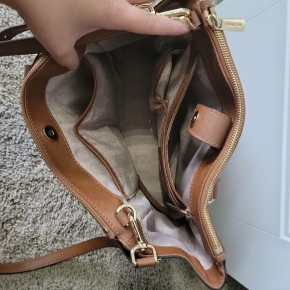 Michael Kors purse and wallet - Picture 5 of 10